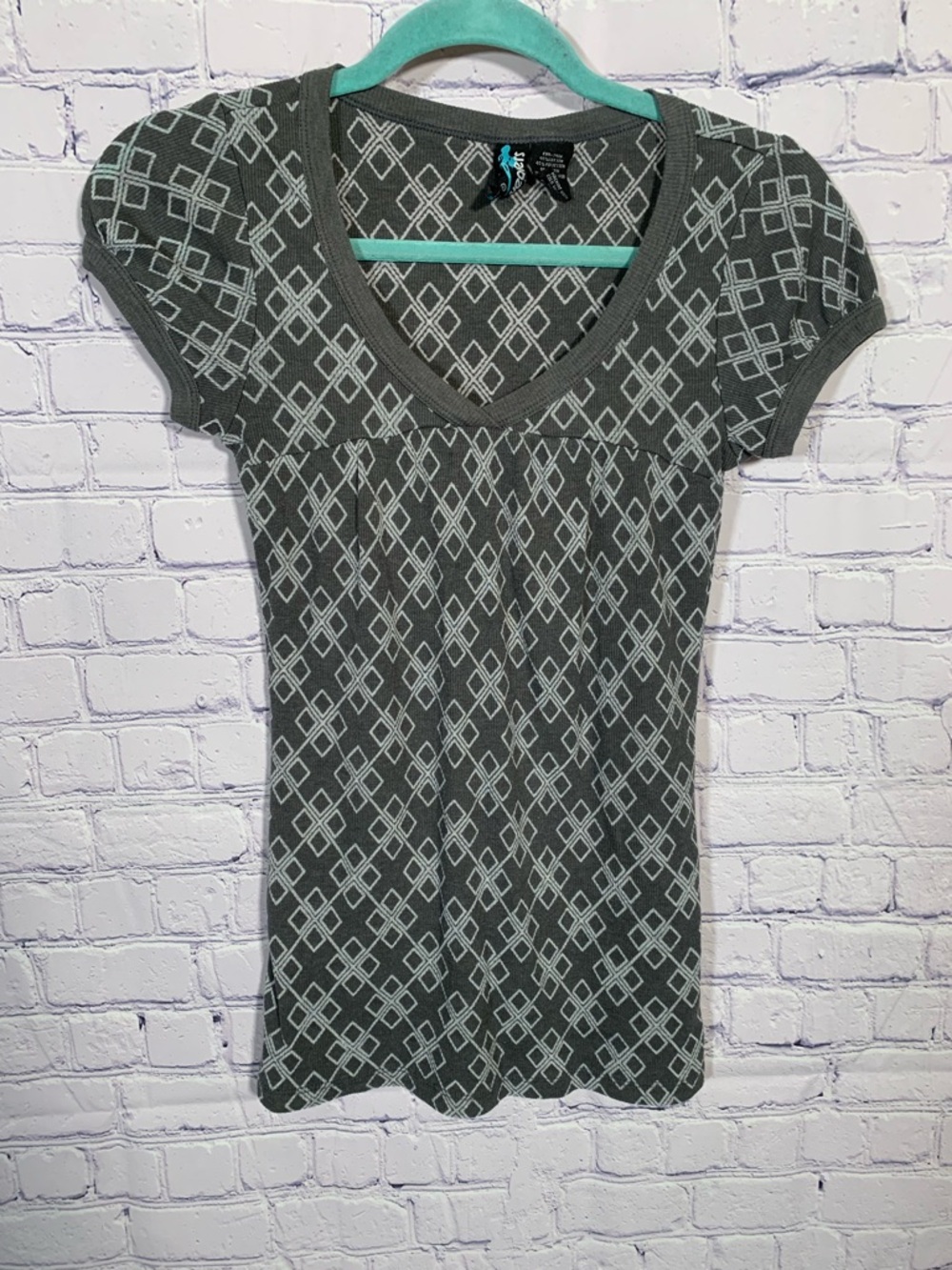 Weavers Womens Y2K Babydoll Fitted Short Sleeve Top Diamond Print Gray Size L
